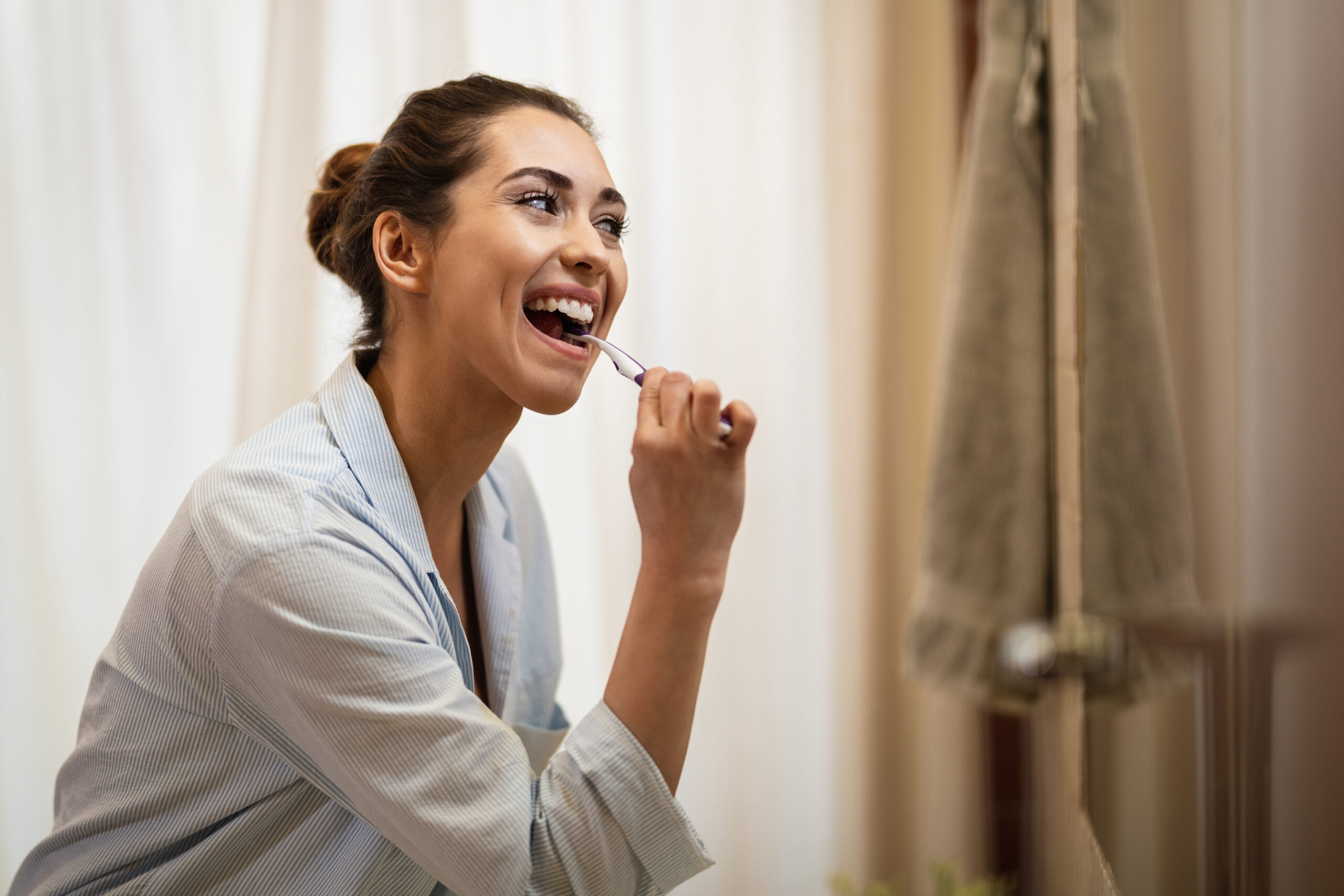 Escova, pasta e fio dental: o básico bem-feito que realmente protege seu sorriso