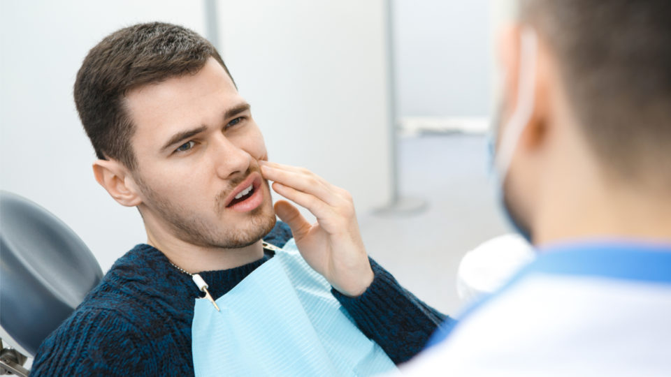 Dor de dente, quando dá pra esperar e quando é sinal de urgência